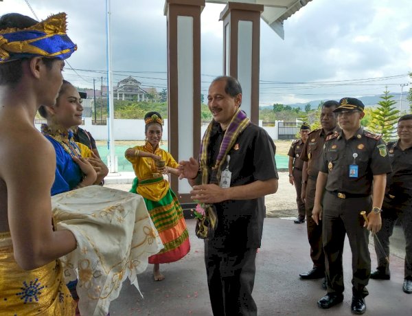 Kunker di Buton, Kajati Tekankan Bawahannya Kawal Investasi di Daerah  