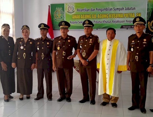 Wiranto Lantik Satu Kasi Pidsus di Buton 